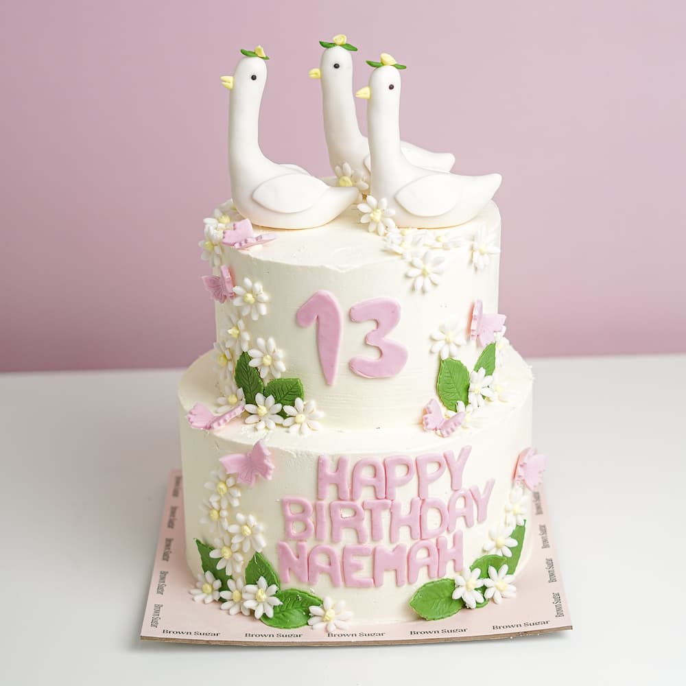 Three Swans Cake